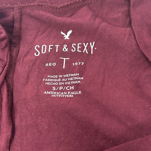 American Eagle women’s small maroon short sleeve hi-low moon shirt - Picture 2 of 6